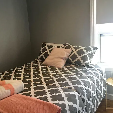 Clean Comfy Centrally Located Private Room
